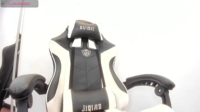 helleennhoot online show from December 17, 2025, 1:22 am