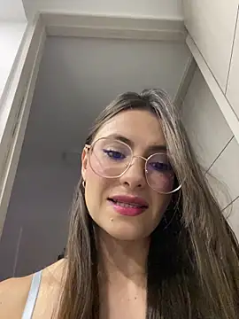 Snapshot of isa_p chatting on April 12, 2026, 5:45 am isa p online show from April 12, 2026, 5:45 am