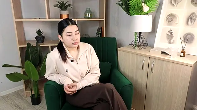Snapshot of LorieGiang chatting on October 22, 2025, 10:37 am LorieGiang online show from October 22, 2025, 10:37 am
