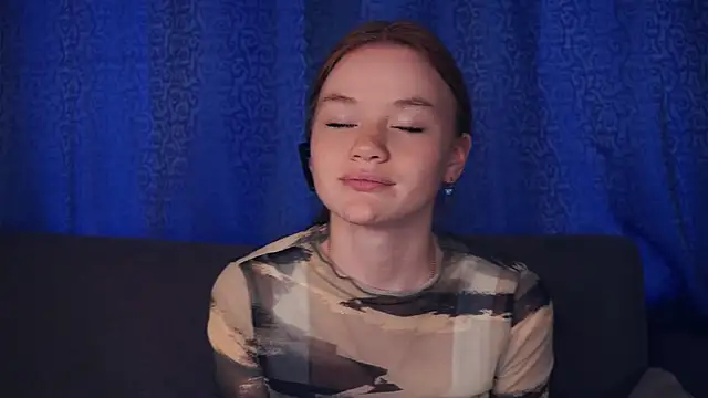 Snapshot of KarlynGow chatting on October 31, 2025, 6:47 am KarlynGow online show from October 31, 2025, 6:47 am