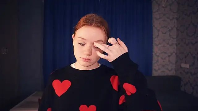 Snapshot of KarlynGow chatting on November 11, 2025, 6:24 am KarlynGow online show from November 11, 2025, 6:24 am