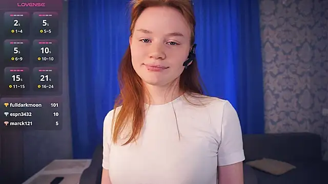 Snapshot of KarlynGow chatting on December 15, 2025, 7:12 am KarlynGow online show from December 15, 2025, 7:12 am