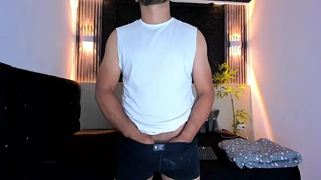 Snapshot of Ytria_1 chatting on October 29, 2025, 2:19 pm Ytria 1 online show from October 29, 2025, 2:19 pm