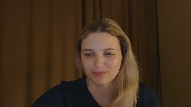 Snapshot of ElisSky301 chatting on January 15, 2026, 9:18 pm ElisSky301 online show from January 15, 2026, 9:18 pm