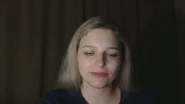 Snapshot of ElisSky301 chatting on February 8, 2026, 9:18 pm ElisSky301 online show from February 8, 2026, 9:18 pm