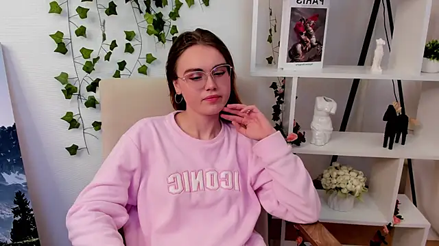 Snapshot of NichelleBenckendorf chatting on October 22, 2025, 11:21 am NichelleBenckendorf online show from October 22, 2025, 11:21 am