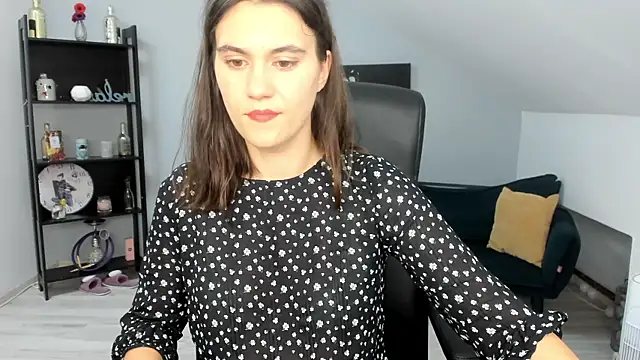 IzzyMonro online show from October 22, 2025, 8:30 pm