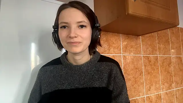 Snapshot of KindraScullion chatting on October 23, 2025, 8:24 am KindraScullion online show from October 23, 2025, 8:24 am