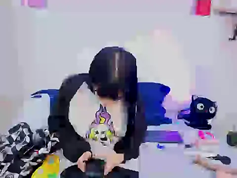 HaryBlair online show from November 25, 2025, 2:33 am