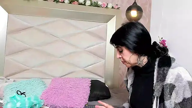 HaryBlair online show from December 15, 2025, 1:04 pm