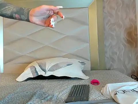 HaryBlair online show from December 22, 2025, 2:03 pm