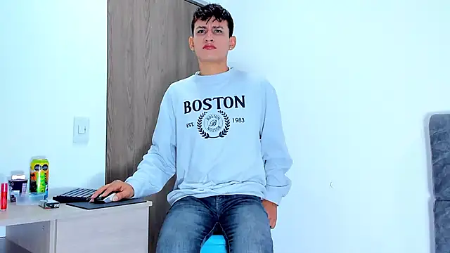 Nicolas Torres  online show from November 1, 2025, 2:35 am