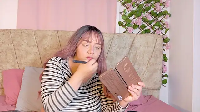 Karina Wong online show from November 23, 2025, 8:52 pm