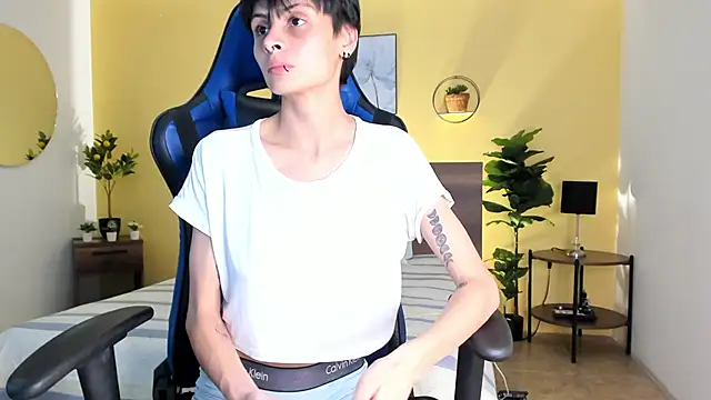 MartinnaGrecco online show from October 25, 2025, 9:20 pm