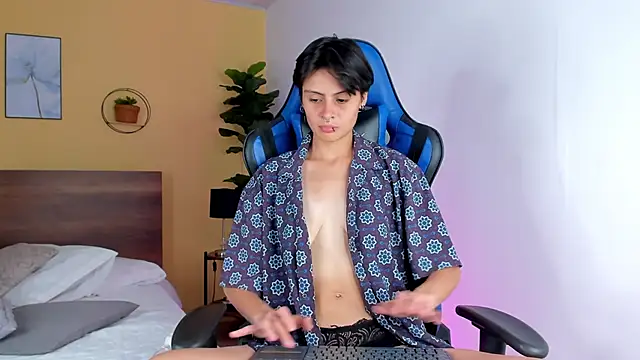 MartinnaGrecco online show from November 14, 2025, 8:29 pm