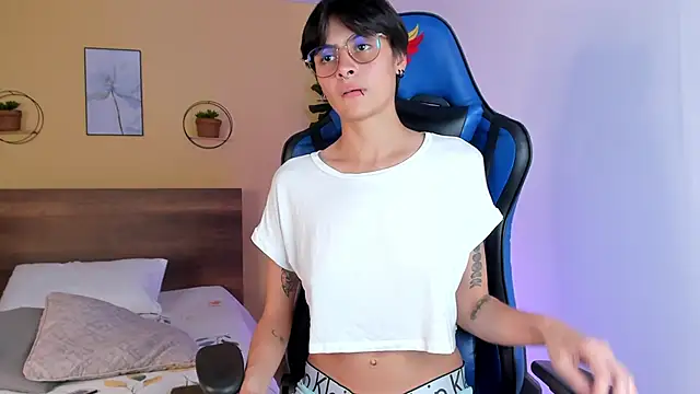 MartinnaGrecco online show from November 21, 2025, 8:29 pm