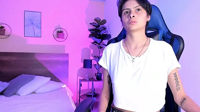 MartinnaGrecco online show from November 29, 2025, 8:34 pm