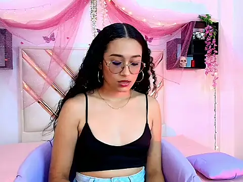 Snapshot of ZOEH_ROSS chatting on October 22, 2025, 7:46 pm ZOEH ROSS online show from October 22, 2025, 7:46 pm