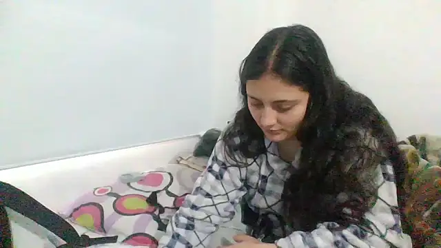 Layla Latina online show from November 29, 2025, 9:51 pm