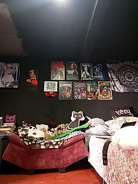 Isis Bathory online show from October 24, 2025, 4:03 pm