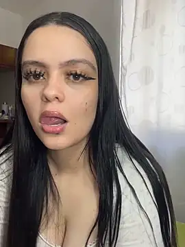 Snapshot of Selena_Roa chatting on April 2, 2026, 4:37 pm Selena Roa online show from April 2, 2026, 4:37 pm