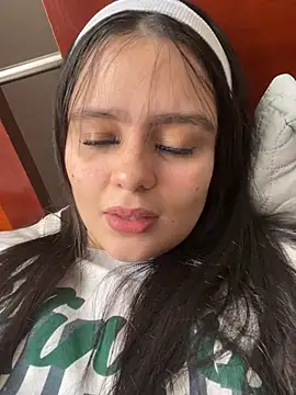 Snapshot of Selena_Roa chatting on April 16, 2026, 4:19 pm Selena Roa online show from April 16, 2026, 4:19 pm