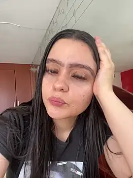 Snapshot of Selena_Roa chatting on April 19, 2026, 4:39 pm Selena Roa online show from April 19, 2026, 4:39 pm