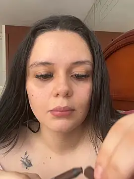 Snapshot of Selena_Roa chatting on May 23, 2026, 7:18 pm Selena Roa online show from May 23, 2026, 7:18 pm