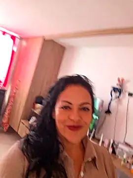 viviana-sexi online show from May 27, 2026, 3:53 pm
