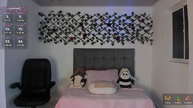 Karly Closson online show from November 3, 2025, 3:08 am