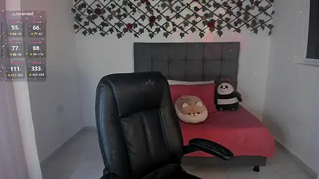 Karly Closson online show from November 23, 2025, 4:23 am