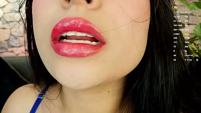 mia roux1 online show from November 13, 2025, 5:12 pm