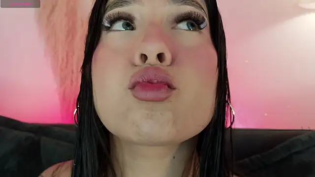 mia roux1 online show from June 20, 2026, 11:07 pm