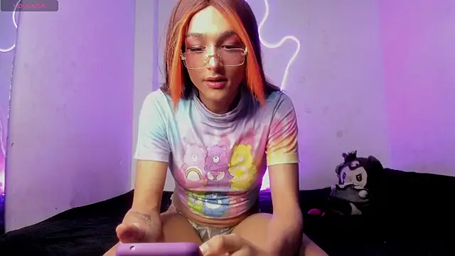 Mika  velvet online show from November 10, 2025, 9:03 pm