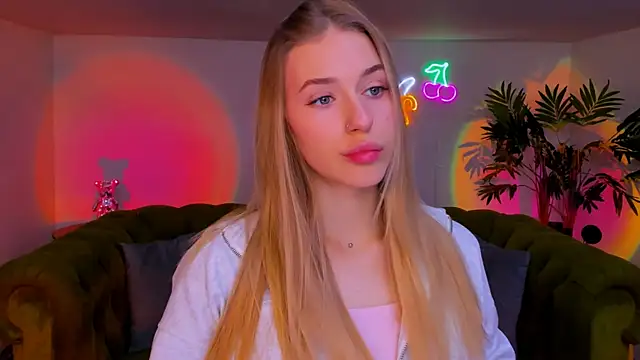 sassy cutie online show from November 19, 2025, 6:02 am