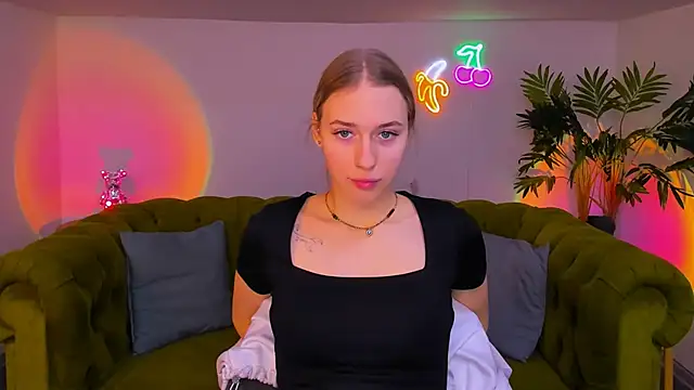 sassy cutie online show from December 1, 2025, 6:07 am