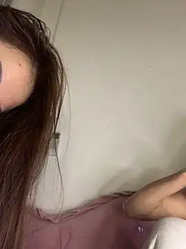 Snapshot of helo-kitty chatting on February 8, 2026, 2:20 pm helo-kitty online show from February 8, 2026, 2:20 pm