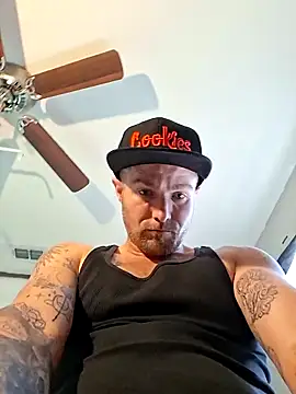 Snapshot of DadDDick925 chatting on October 23, 2025, 10:52 pm DadDDick925 online show from October 23, 2025, 10:52 pm