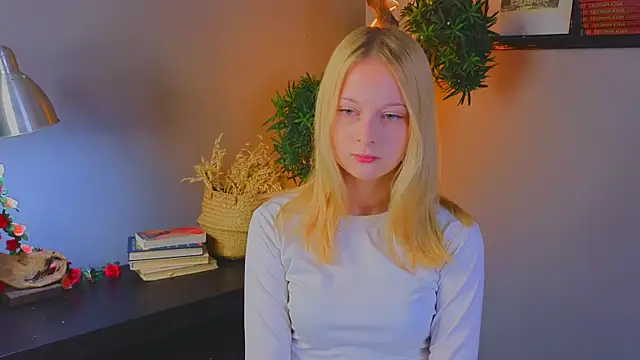 YungLyssy online show from November 10, 2025, 2:43 am