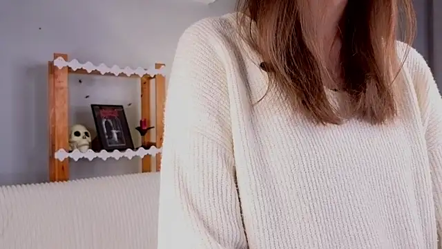 Snapshot of KateCahee chatting on November 3, 2025, 12:35 am KateCahee online show from November 3, 2025, 12:35 am