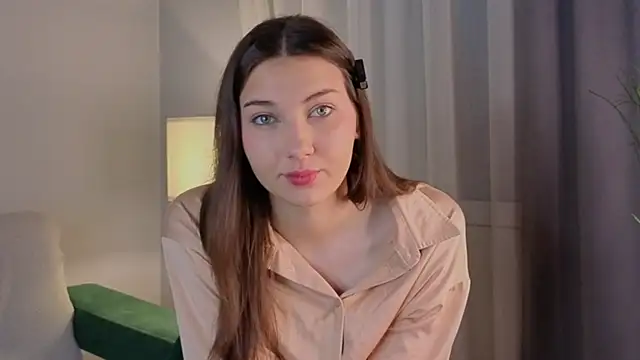 Snapshot of KateCahee chatting on November 18, 2025, 1:00 am KateCahee online show from November 18, 2025, 1:00 am