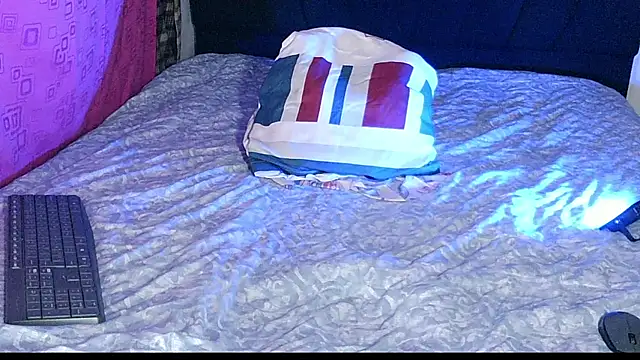 Snapshot of ReferredArtwork chatting on November 6, 2025, 8:10 pm ReferredArtwork online show from November 6, 2025, 8:10 pm