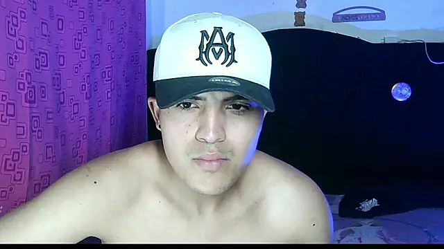 Snapshot of ReferredArtwork chatting on November 21, 2025, 9:02 pm ReferredArtwork online show from November 21, 2025, 9:02 pm