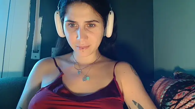 Snapshot of urgodscarlett chatting on October 21, 2025, 3:46 pm urgodscarlett online show from October 21, 2025, 3:46 pm