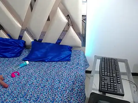 yuliet latin69 online show from October 24, 2025, 1:51 pm