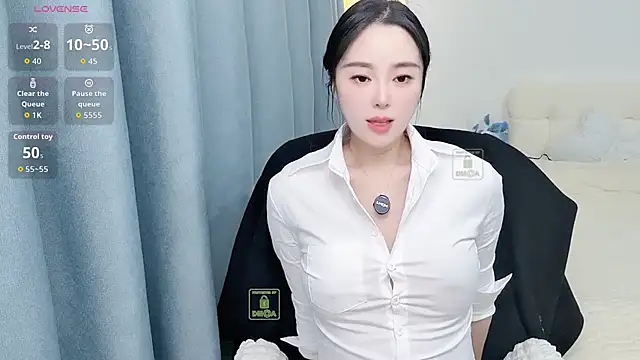 Xiaotaimei 666 online show from November 12, 2025, 1:33 pm