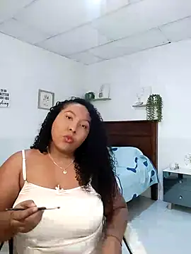 KaroldelaTorree online show from November 10, 2025, 8:08 pm