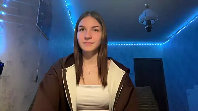 Beauty miIa online show from November 10, 2025, 4:39 pm