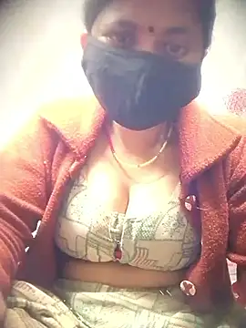 QRESABABY online show from November 3, 2025, 10:32 pm