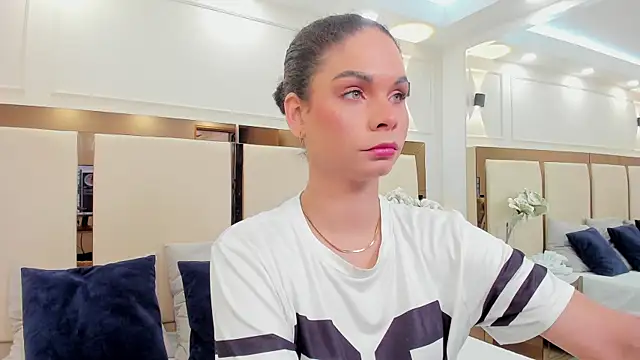 agatha mendoza  online show from November 12, 2025, 7:46 pm